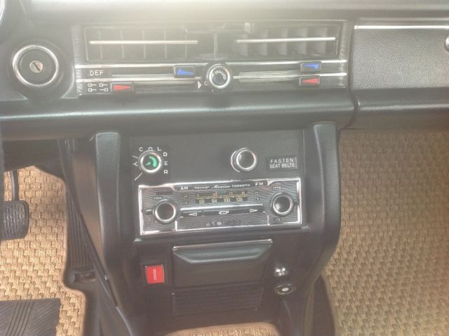 1975 Mercedes-Benz 200-Series - photo 8