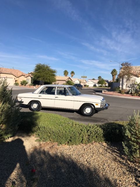 1975 Mercedes 280s Sedan 1975 Mercedes-Benz 200-Series