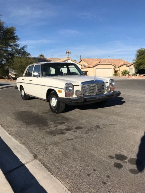 1975 Mercedes-Benz 200-Series - photo 6
