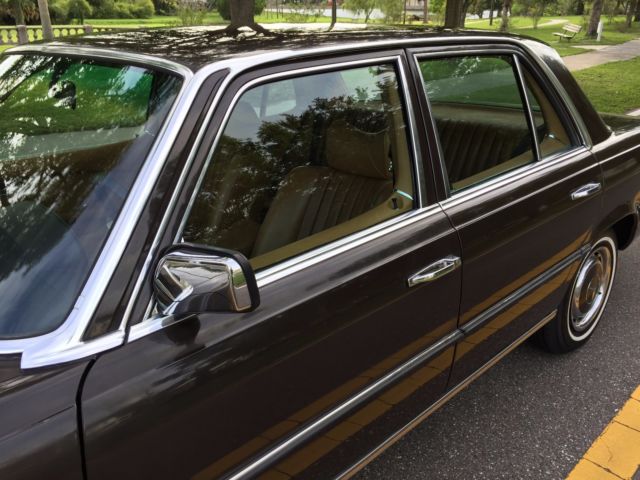 1975 Mercedes-Benz S-Class W116 in DB 423 Dark Tobacco Brown w. 69k miles - photo 8