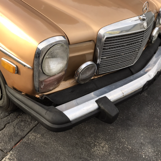 1975 Mercedes-Benz 200-Series Coupe - photo 2