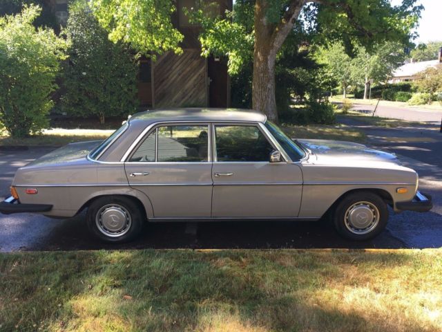 1975 Mercedes Benz 200D, W115 Chassis, low miles (for this awesome engine) 1975 Mercedes-Benz 200-Series
