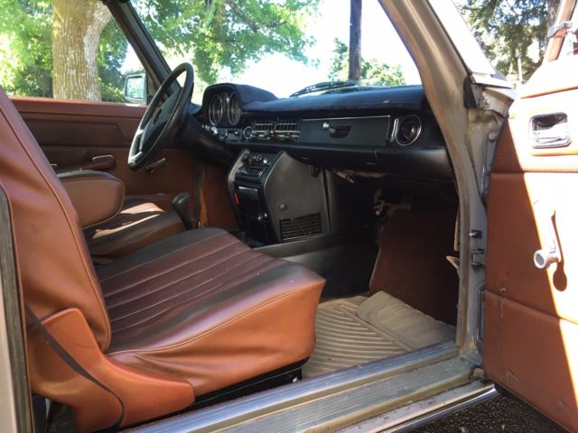1975 Mercedes-Benz 200-Series - photo 10