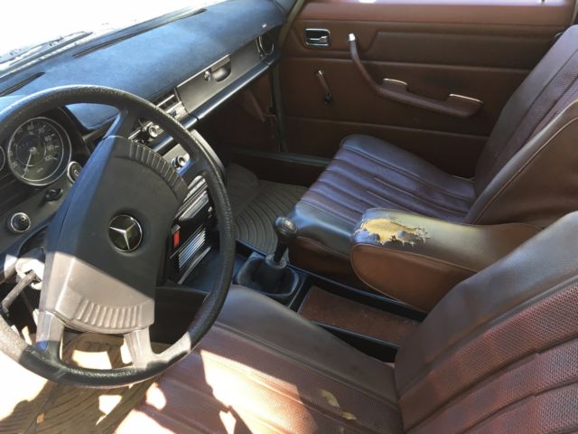 1975 Mercedes-Benz 200-Series - photo 12