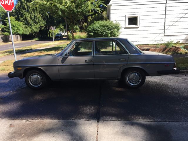 1975 Mercedes-Benz 200-Series - photo 4