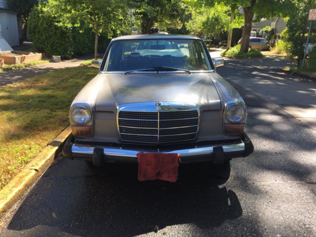 1975 Mercedes-Benz 200-Series - photo 5