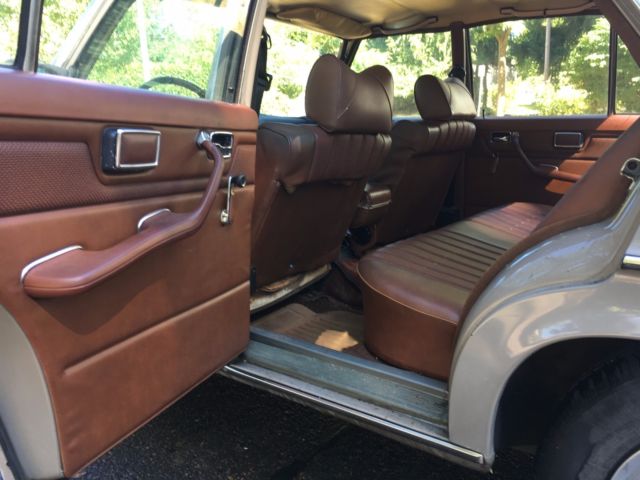 1975 Mercedes-Benz 200-Series - photo 6