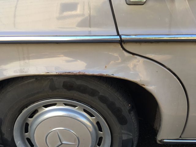1975 Mercedes-Benz 200-Series - photo 9