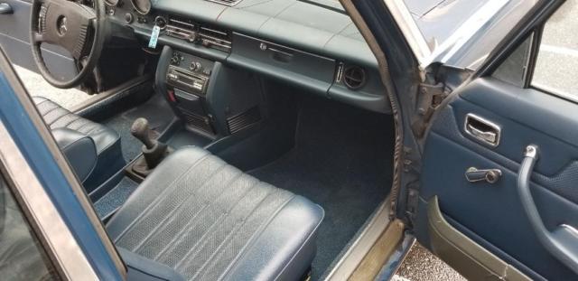 1975 Mercedes-Benz 200-Series - photo 10
