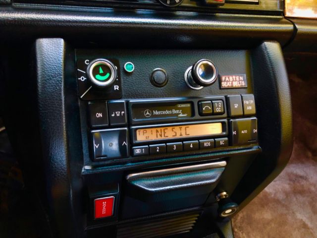 1975 Mercedes-Benz 200-Series 114 - photo 11
