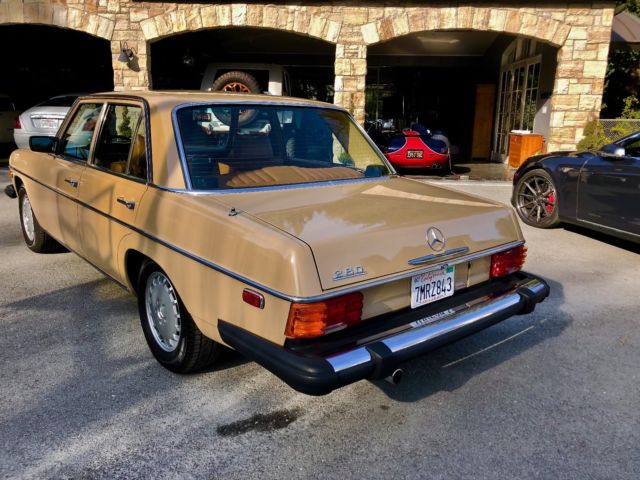 1975 Mercedes-Benz 200-Series 114 - photo 3