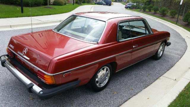 1975 Mercedes-Benz 200-Series - photo 5