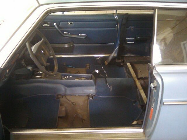 1975 Mercedes-Benz 200-Series - photo 10