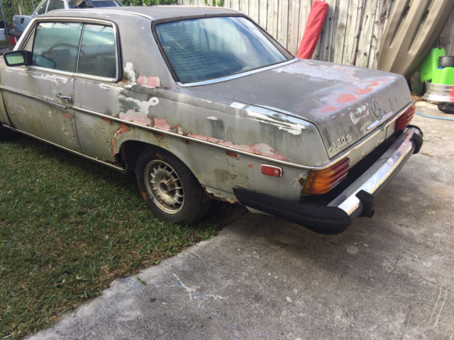 1975 Mercedes-Benz 200-Series 280C - photo 5