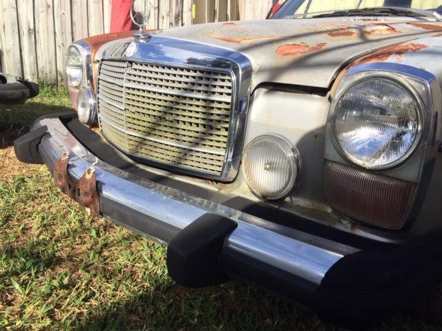 1975 Mercedes-Benz 200-Series 280C - photo 8