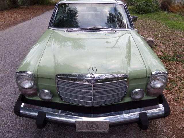 1975 Mercedes-Benz 200-Series - photo 3