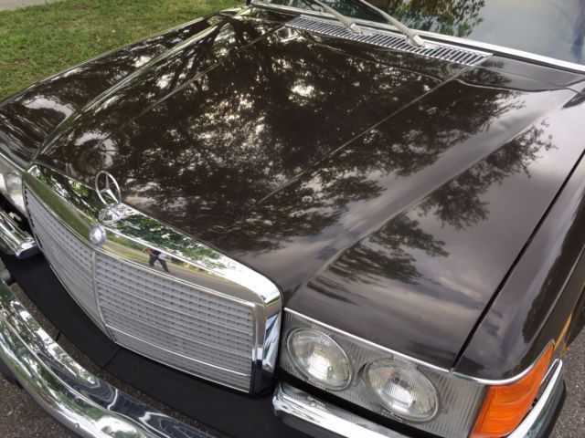 1975 Mercedes-Benz 200-Series W116 in DB 423 Dark Tobacco Brown w. 69k miles - photo 3
