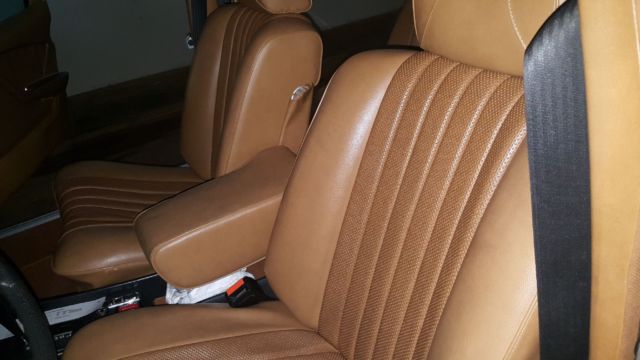 1975 Mercedes-Benz 200-Series W116 in DB 423 Dark Tobacco Brown w. 69k miles - photo 9