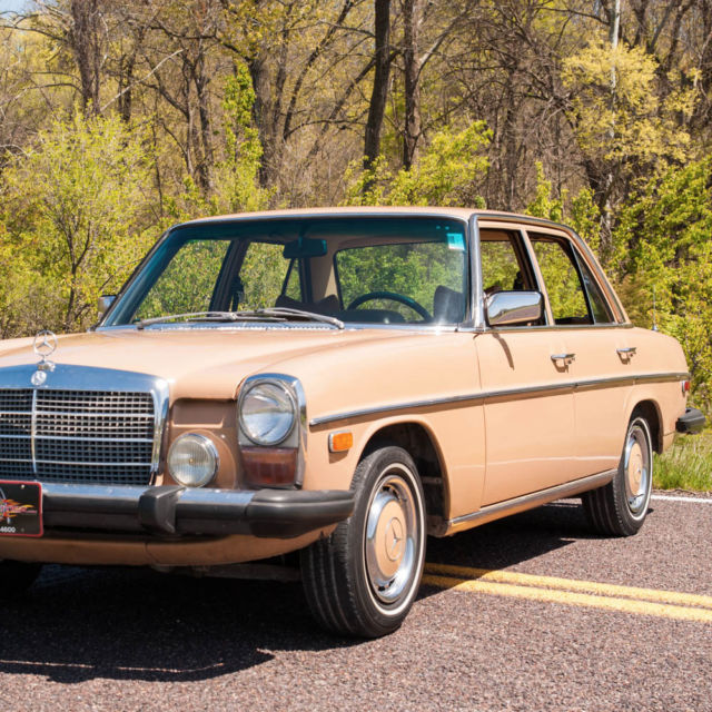 1975 Mercedes Benz 300D 4DR, Power steering and brakes, Factory air 1975 Mercedes-Benz 300-Series 300D