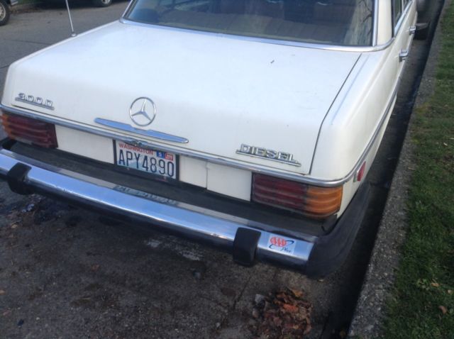 1975 Mercedes-Benz 300-Series Base Sedan 4-Door - photo 6