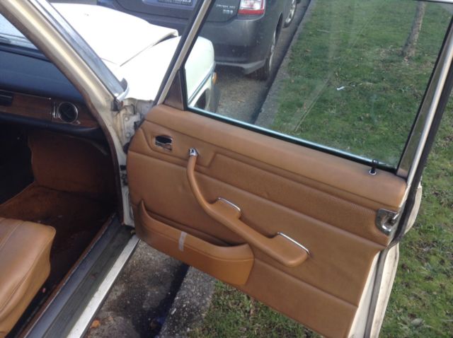 1975 Mercedes-Benz 300-Series Base Sedan 4-Door - photo 9