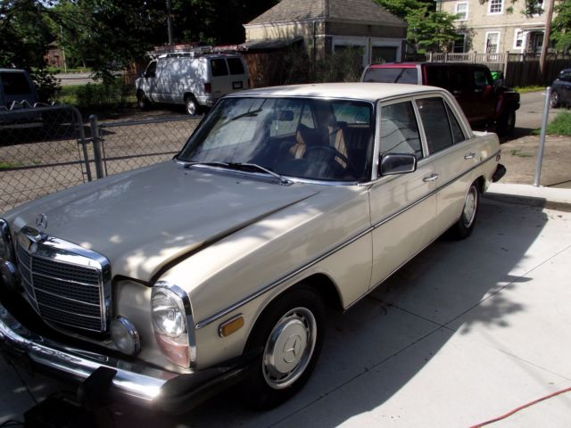 1975 Mercedes-Benz 300D-Series 1975 Mercedes-Benz 300-Series