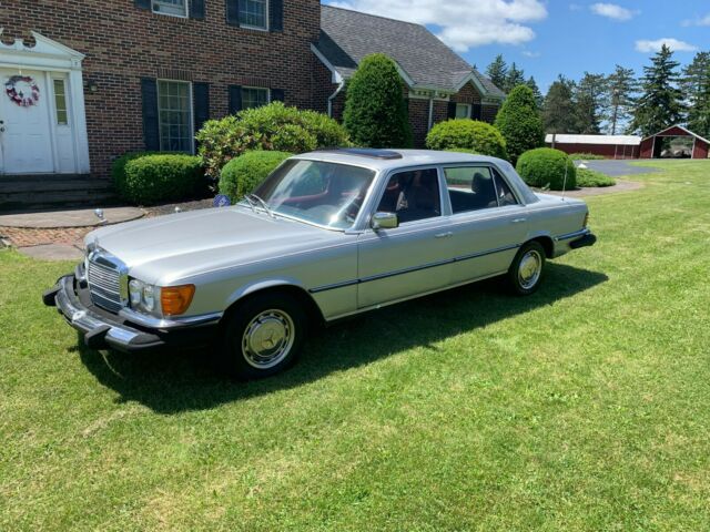 1975 Mercedes-Benz 450 SEL W116 1975 Mercedes-Benz 400-Series