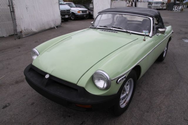 1975 MG MGB 4-Speed Manual 4 Cylinder NO RESERVE 1975 MG MGB Convertilbe