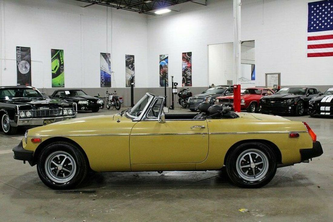1975 MG MGB - photo 2