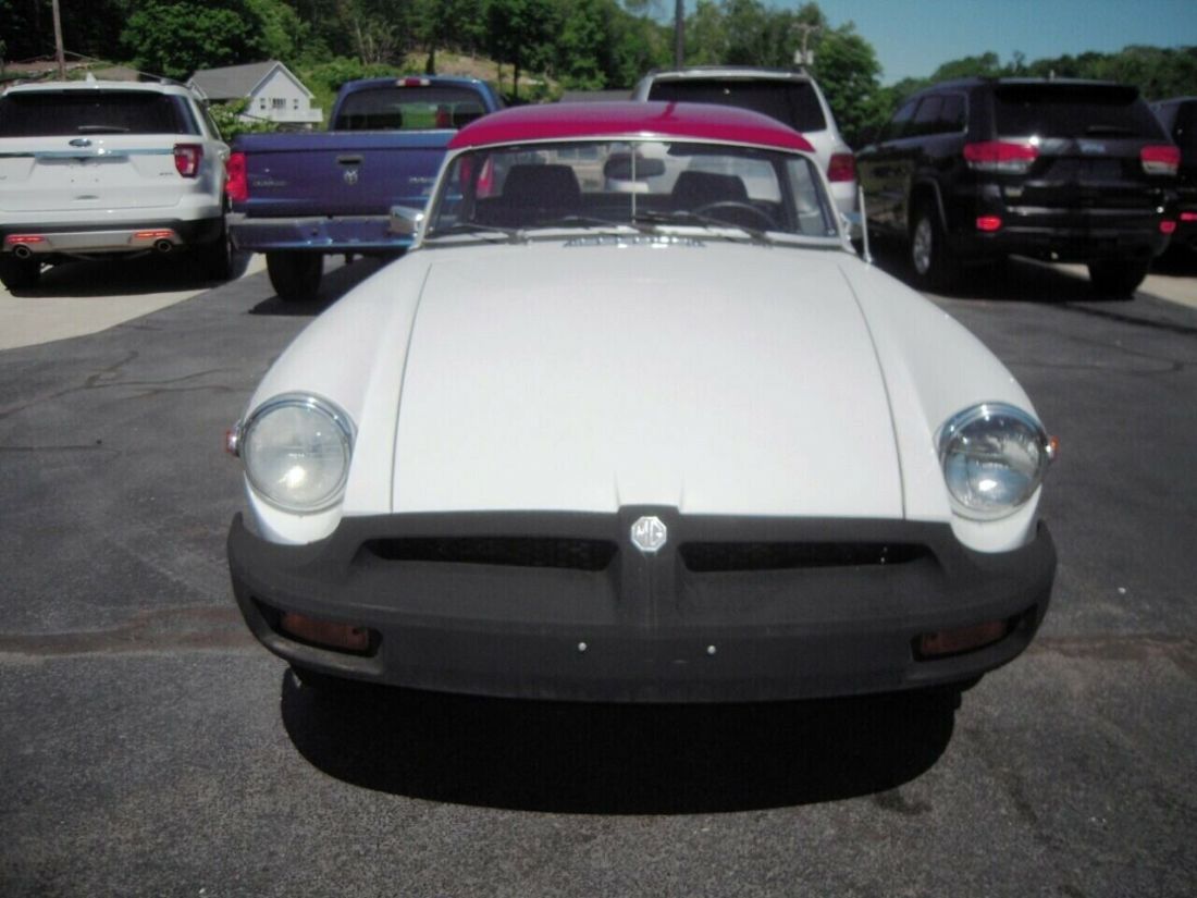 1975 MG MGB - photo 2