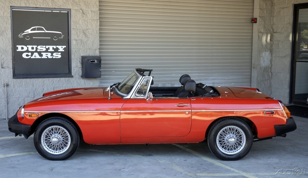 1975 MG MGB Roadster - photo 2