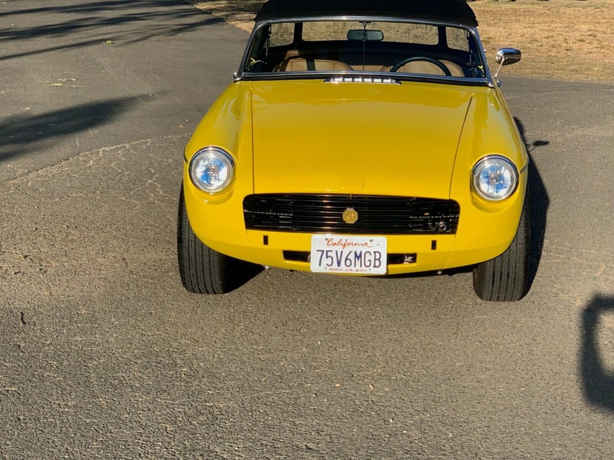 1975 MG MGB - photo 2