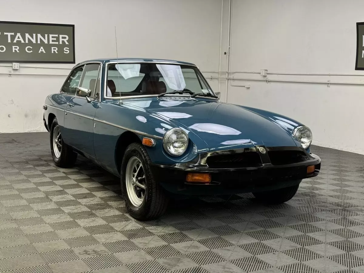1975 MGB GT SPORTS COUPE. TEAL BLUE WITH AUTUMN LEAF TRIM. 4-SPEED OVERDRIVE 1975 MG MGB