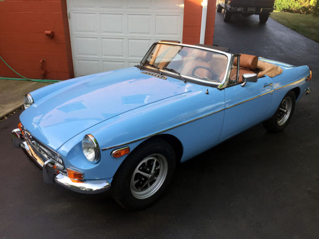1975 MG MGB Roadster - photo 2