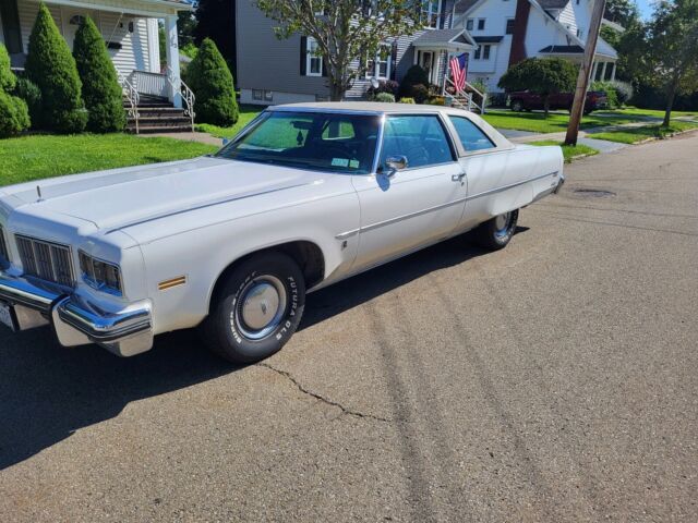 1975 Oldsmobile 98 Coupe White RWD Automatic 1975 Oldsmobile 98
