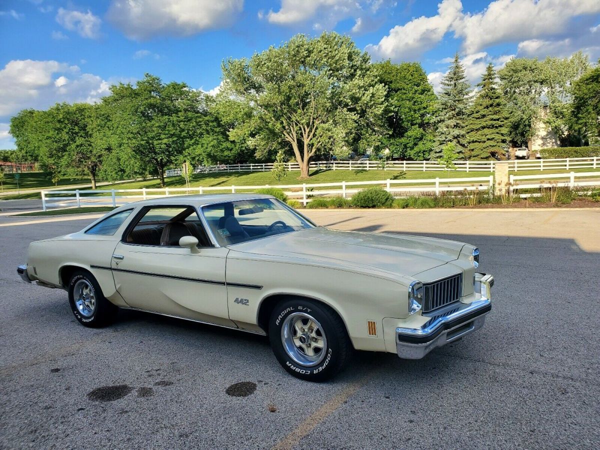 1975 Oldsmobile Cutlass 5.7 RWD Automatic 442 350 Rocket 1975 Oldsmobile Cutlass 5.7 442