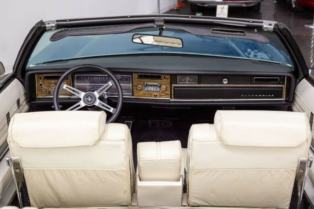 1975 Oldsmobile Delta Royal 88 Convertible - photo 11