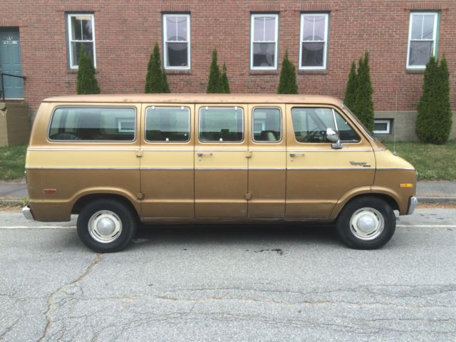 1975 Plymouth Voyager Sport 5 Passenger - photo 4