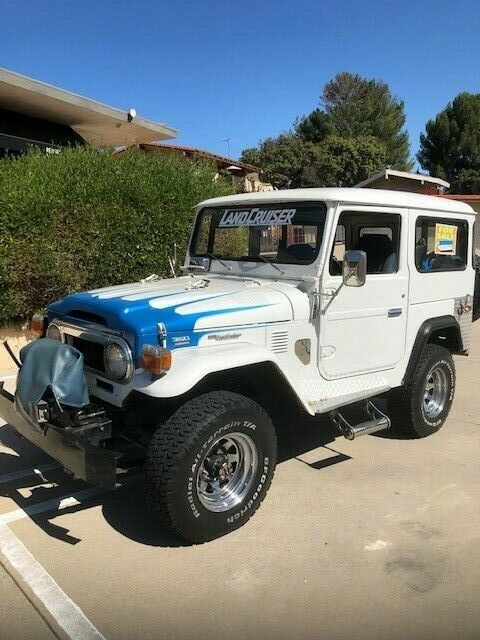 1975 TOYOTA LAND CRUISER Beautiful Restored Rust-Free Example with Chevy 350! 1975 Toyota Land Cruiser FJ