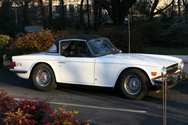 1975 Triumph TR6 - White with Black Interior 1975 Triumph TR-6 Luggage Rack
