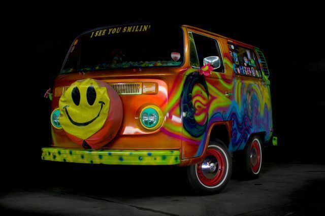1975 Volkswagen Bus Art that you can drive!!! 1975 Volkswagen Bus/Vanagon --
