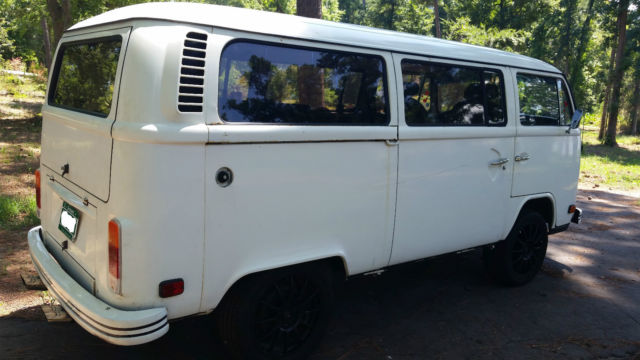 1975 Volkswagen Bus/Vanagon Bay WIndow - photo 2