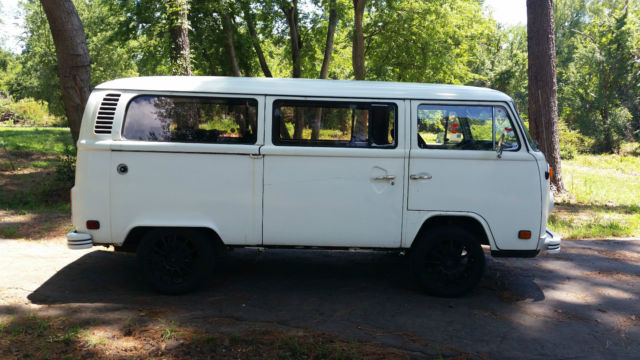 1975 Volkswagen Bus/Vanagon Bay WIndow - photo 3
