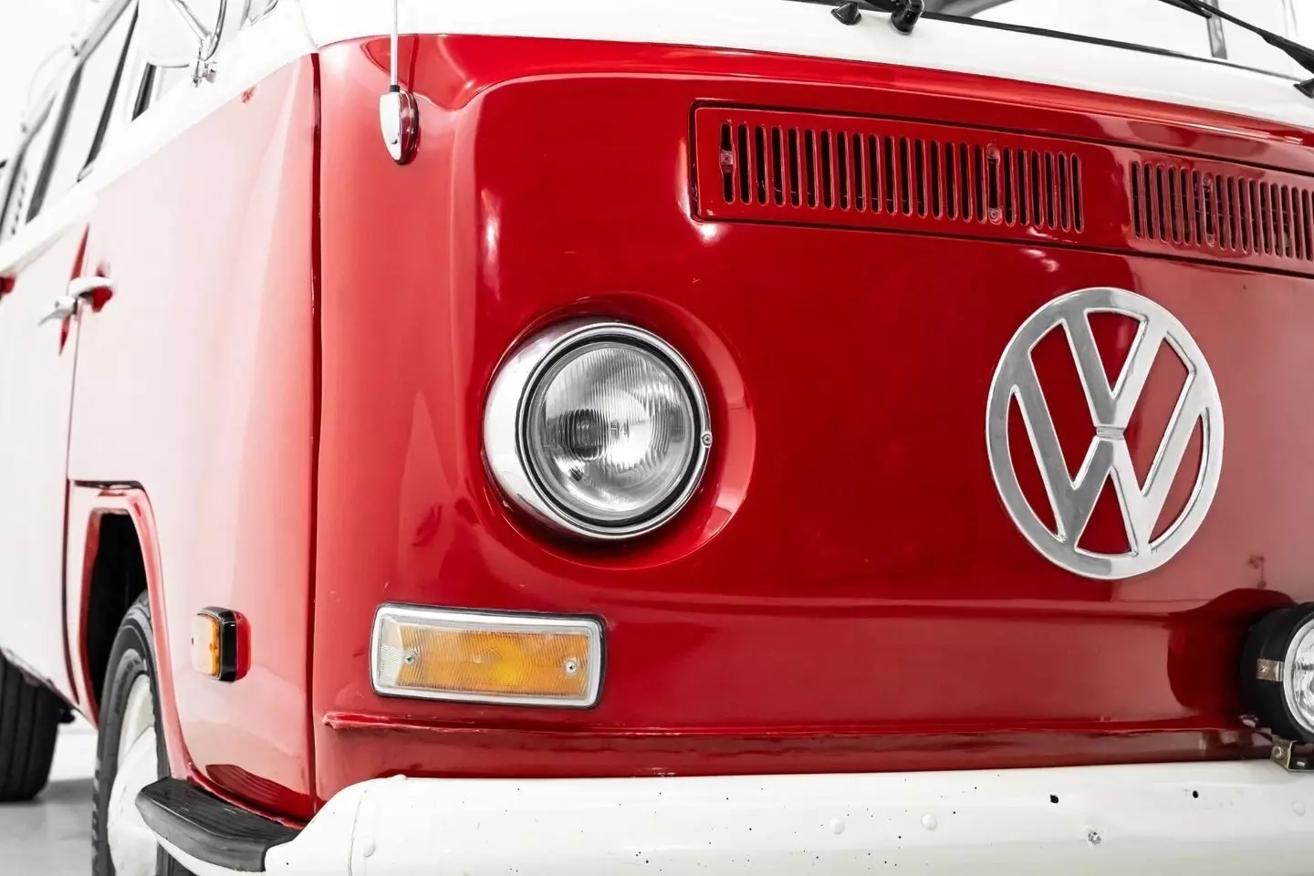 1975 Volkswagen Type II Bus Recently Restored - photo 13
