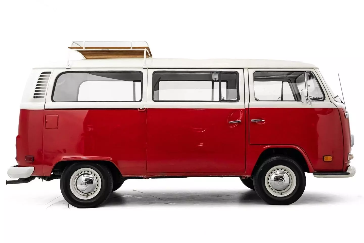 1975 Volkswagen Type II Bus Recently Restored - photo 5