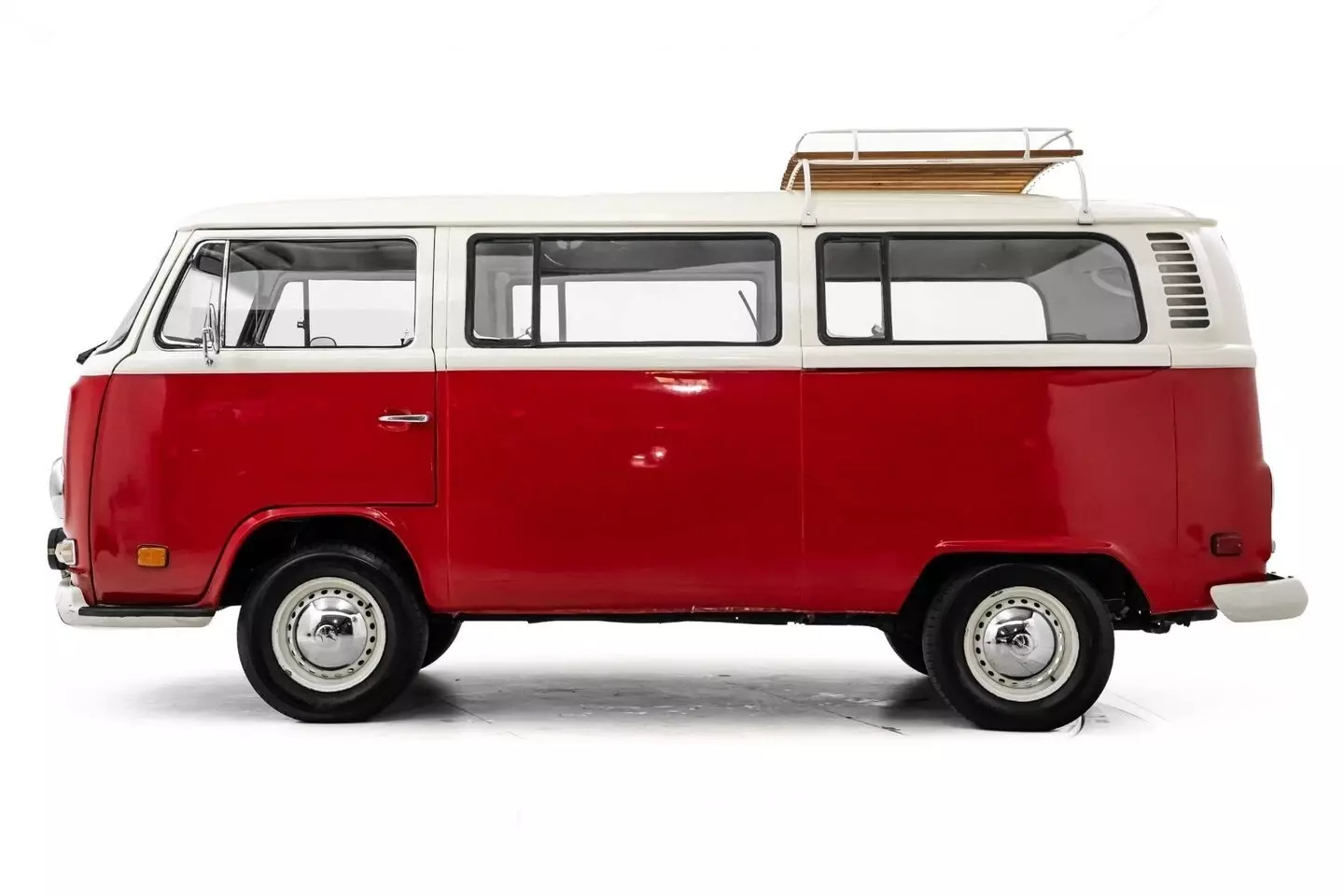 1975 Volkswagen Type II Bus Recently Restored - photo 9