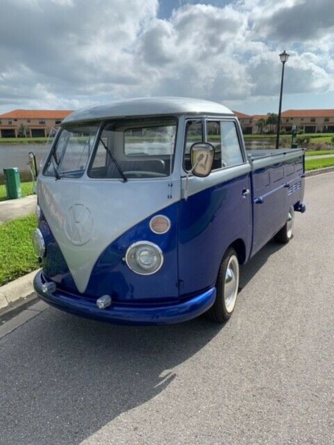 1975 VW Type II Single Cab 1975 Volkswagen Bus/Vanagon