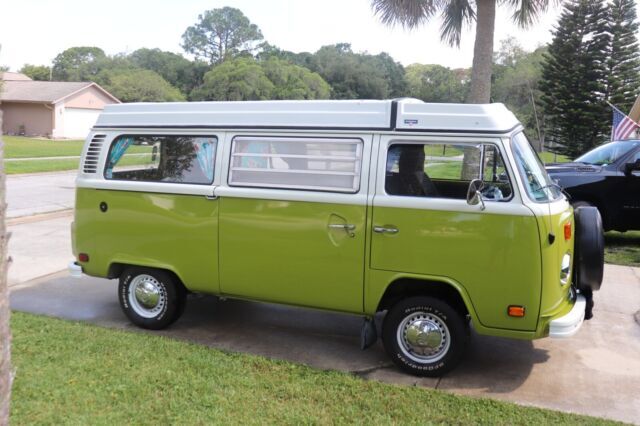 1975 VW Vanagon Westfalia camper/bus 1976 Volkswagen Bus/Vanagon