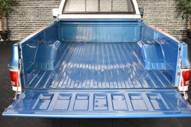1976 Chevrolet C-10 Deluxe / 4 speed / 1 of 2400 / we ship worldwide - photo 7