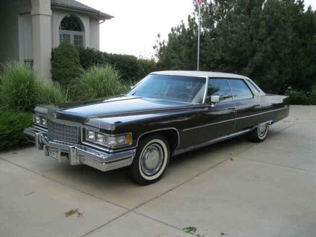 1976 Cadillac Deville 4 DR sedan 8.2L 500c.i. LOW MILES 1976 Cadillac DeVille